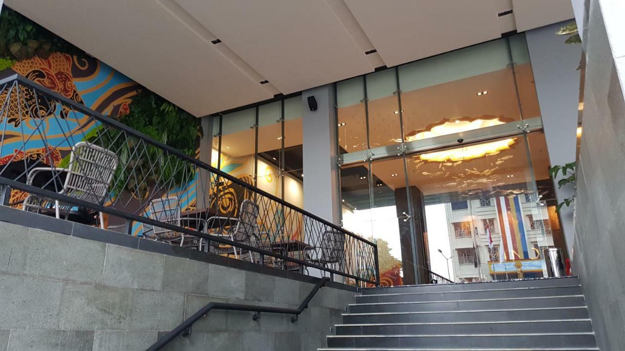 Luminor Hotel Jakarta Kota By Wh Экстерьер фото