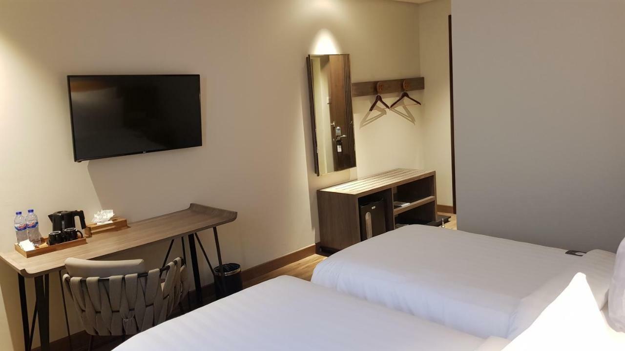 Luminor Hotel Jakarta Kota By Wh Экстерьер фото