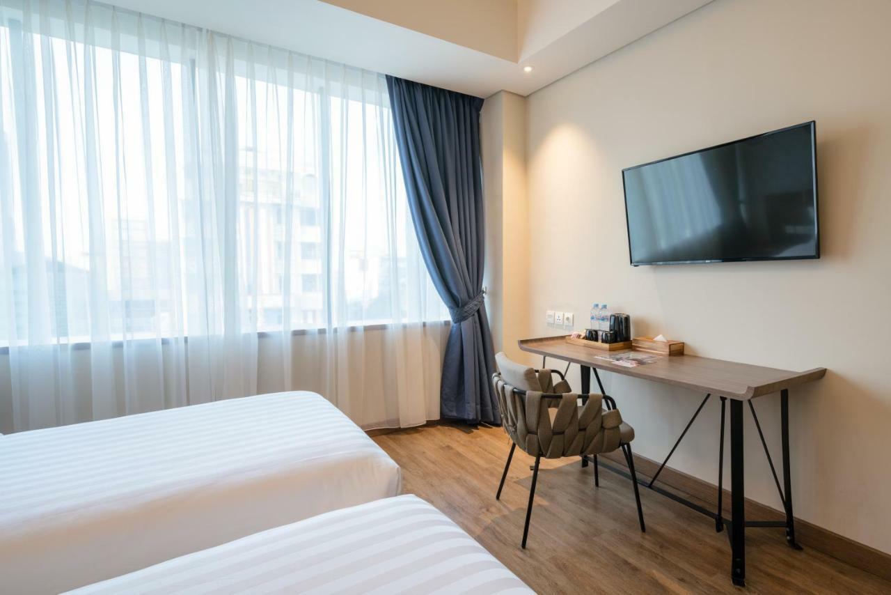 Luminor Hotel Jakarta Kota By Wh Экстерьер фото