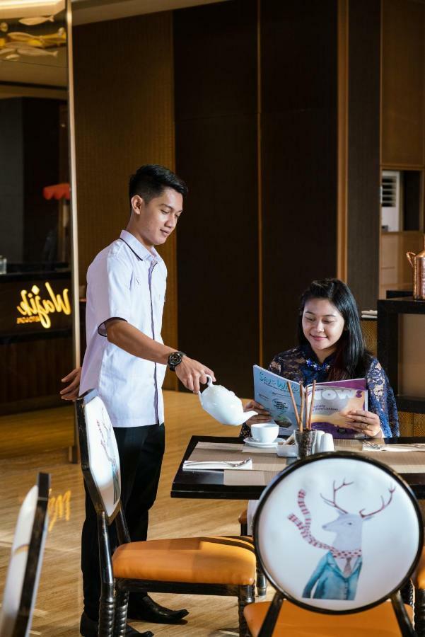 Luminor Hotel Jakarta Kota By Wh Экстерьер фото