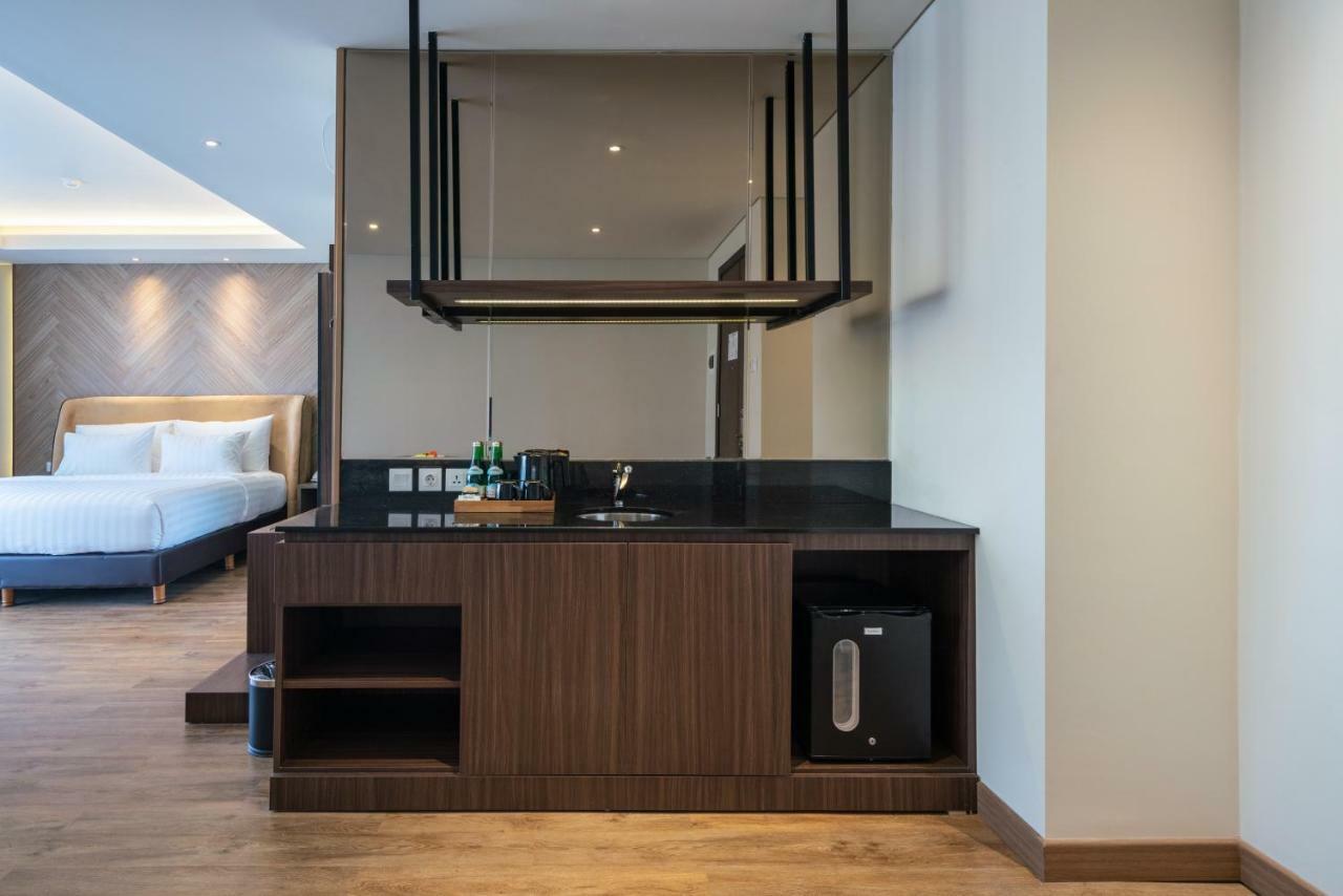 Luminor Hotel Jakarta Kota By Wh Экстерьер фото