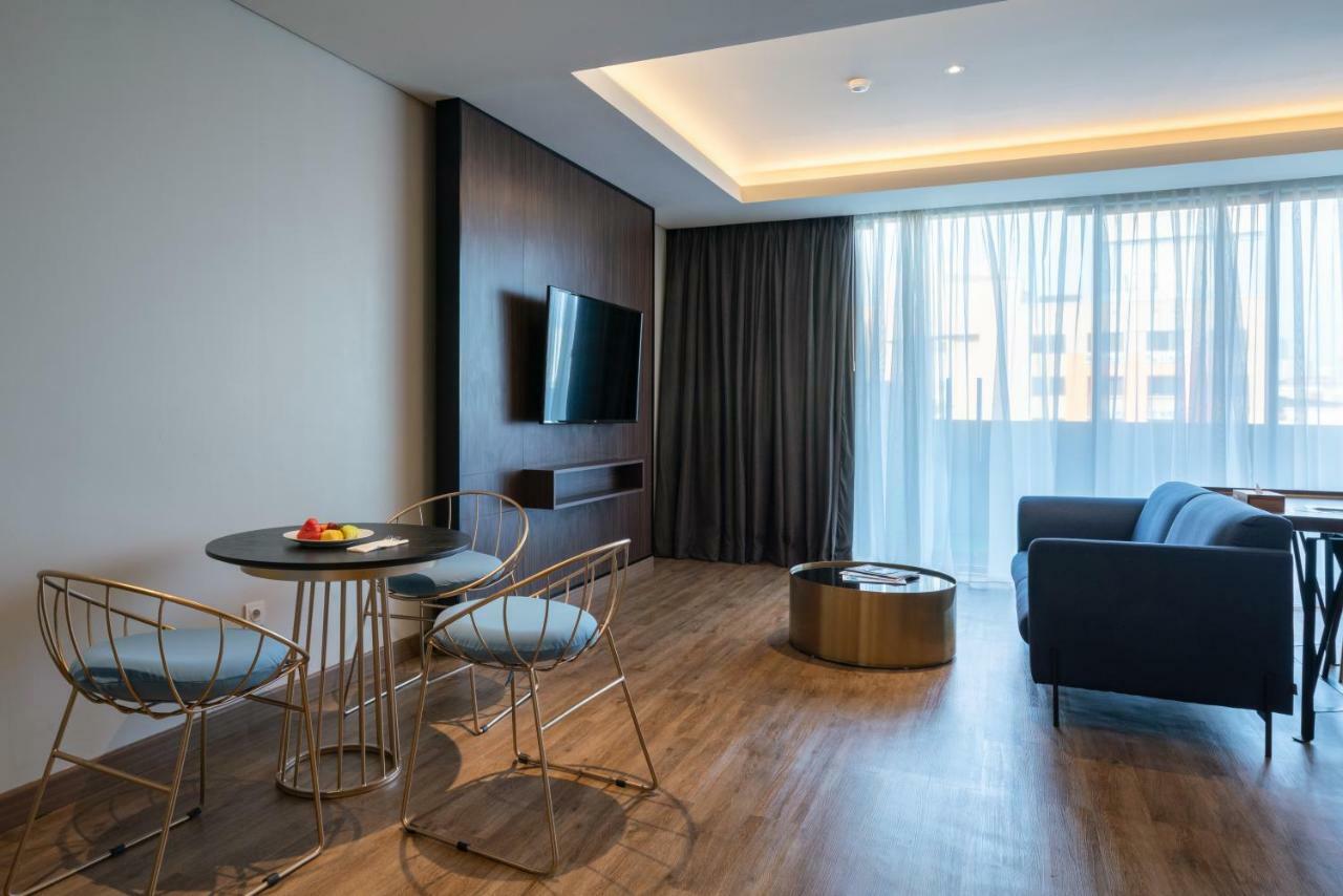 Luminor Hotel Jakarta Kota By Wh Экстерьер фото